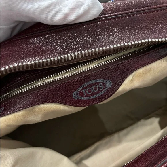 Tod’s Leather Shoulder Bag - Picture 12 of 15